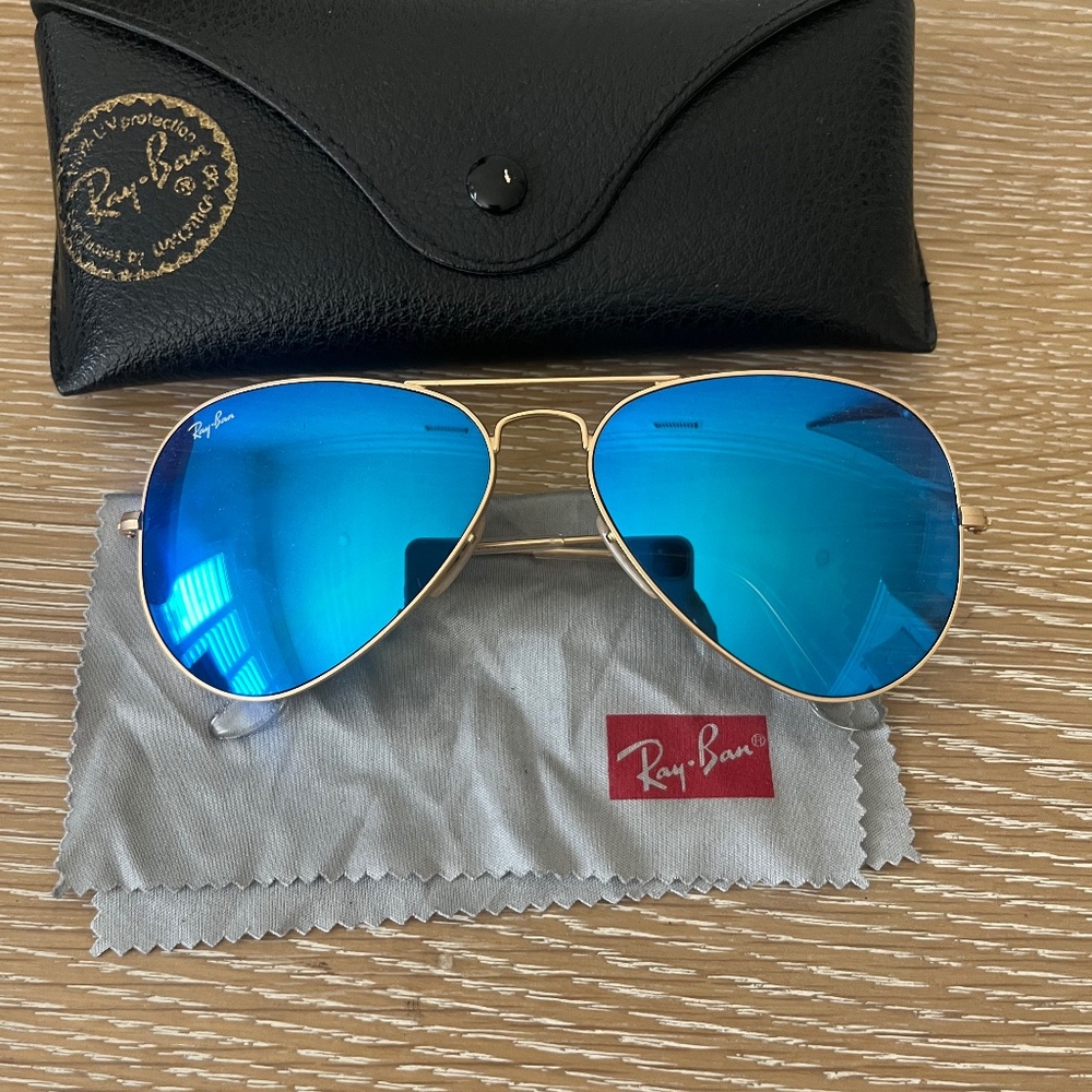 Ray ban aviator 3025 blue flash sunglasses.